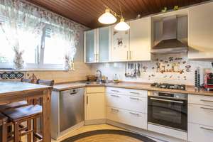 Fachgerecht modernisiertes Reihenmittelhaus mit liebevoll angelegtem Garten – Die vollständige Adresse der Immobilie erhältst du vom Anbieter., 72766 Reutlingen-Mitte, Reutlingen – Vorschaubild 2