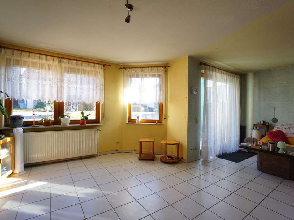 Geräumiges Wohnzimmer