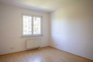 *PRAKTISCHer Grundriss_Tageslichtbad_Balkon_AR_familiäres Flair_VIEL GRÜN_HANSEVIERTEL – Geschwister-Scholl-Straße 17, 99085 Erfurt – Vorschaubild 9