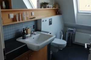 Helle  DG-Wohnung mit Tageslichtbad, Dusche und Wanne in E-Altendorf – Besselstraße 2a, 45143 Essen – Vorschaubild 3
