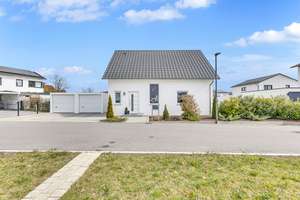 Wohntraum mit Stil und Energieeffizienz!
Neuwertiges KfW-55-Einfamilienhaus mit moderner Ausstattun – Die vollständige Adresse der Immobilie erhältst du vom Anbieter., 92421 Schwandorf – Vorschaubild 5