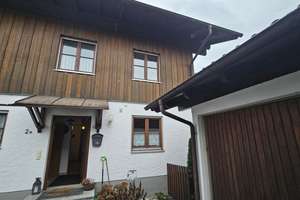 Gepflegtes Reihenhaus mit 6 Zimmern in Kolbermoor – Die vollständige Adresse der Immobilie erhältst du vom Anbieter., 83059 Kolbermoor – Vorschaubild 1
