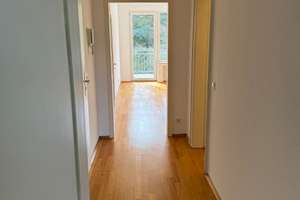 Exklusive 2-Zimmer-Wohnung, vollständig renoviert, mit Balkon in Düsseldorf