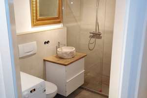Exklusive, modernisierte 2-Zimmer-Wohnung mit EBK in Regensburg – Die vollständige Adresse der Immobilie erhältst du vom Anbieter., 93049 Westenviertel, Regensburg – Vorschaubild 2
