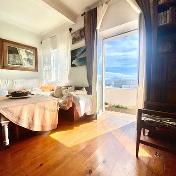 HAUS IM ZENTRUM MIT AUSBLICK ZU VERKAUFEN