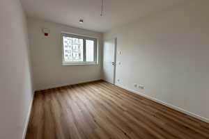 Mit WBS 140 - Erstbezug im Neubau - modern geschnittene 3 Zimmer Wohnung sucht Sie! – Anne-Frank-Straße 6, 12524 Berlin – Vorschaubild 5