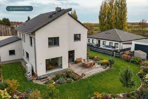 Modern & individuell - 2023 erbautes Einfamilienhaus mit Wohlfühlcharakter und top Energieeffizienz – Die vollständige Adresse der Immobilie erhältst du vom Anbieter., 39167 Irxleben – Vorschaubild 2