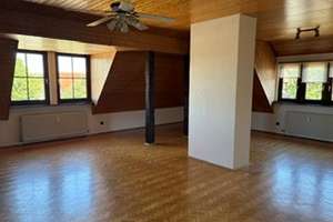 Schicke 2 1/2 Zimmer-DG-Wohnung – Die vollständige Adresse der Immobilie erhältst du vom Anbieter., 74336 Brackenheim – Vorschaubild 2