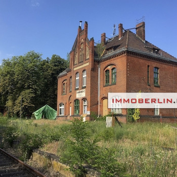 IMMOBERLIN.DE - Historischer Bahnhof mit Nebengebäude & großartigem Potenzial für Wohnen & Arbeiten