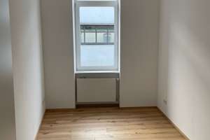 Hell und ruhig! Sanierte 4 Zimmer Altbauwohnung in Mitten der Duisburger Innenstadt. – Kuhstr. 23-25, 47051 Altstadt, Duisburg – Vorschaubild 7