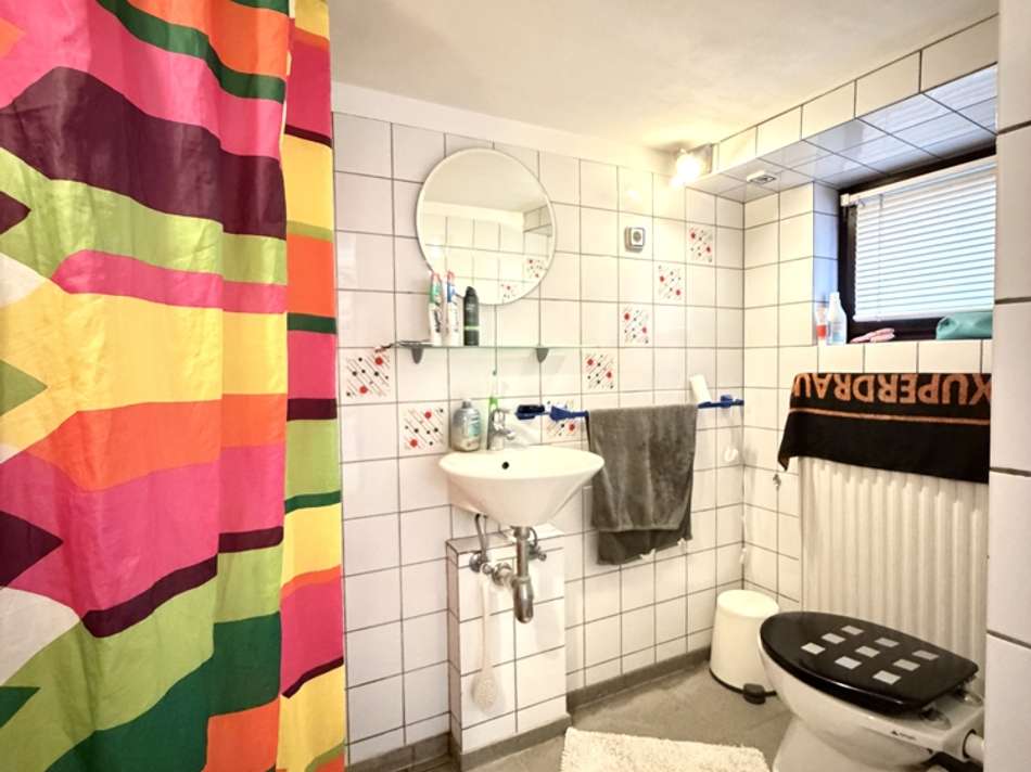 Duschbad mit Fenster im UG