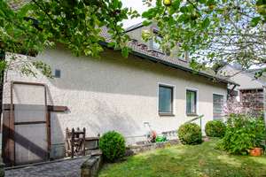 Familienfreundliches Wohnhaus mit Balkon, Terrasse und Einliegerwohnung – Die vollständige Adresse der Immobilie erhältst du vom Anbieter., 92253 Schnaittenbach – Vorschaubild 8