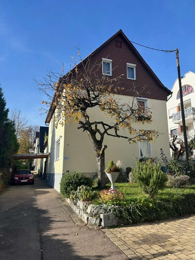 Charmantes Ein- bis Zweifamilienhaus im Herzen der Stadt mit viel Potenzial