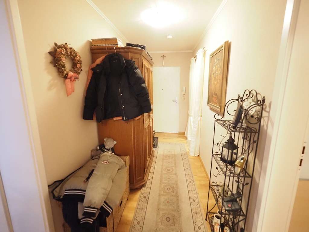 Immobilie in Neufahrn bei Freising - Attraktive 2-Zimmer-Wohnung mit Südbalkon direkt am Marktplatz von Neufahrn - Bild 2