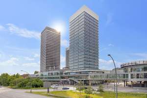 Skylineblick aus der 21. Etage, urbanes Living über den Dächern Hamburgs – Die vollständige Adresse der Immobilie erhältst du vom Anbieter., 22083 Barmbek-Süd, Hamburg – Vorschaubild 2