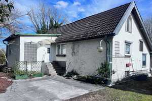AIGNER - Ruheoase in Lochhausen: Einfamilienhaus mit Potential auf großzügigem Grundstück – München – Vorschaubild 1