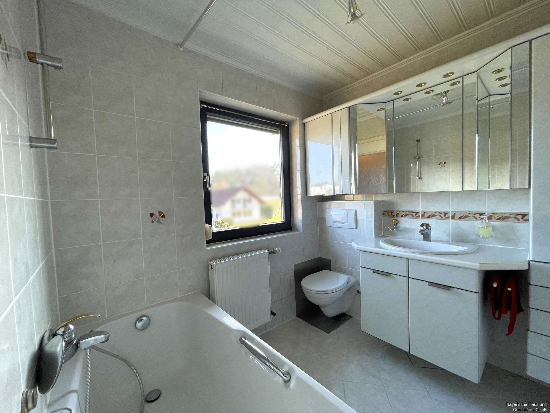 Immobilie in Winzer - Schönes Zweifamilienhaus mit Garten - familienfreundlich & vielseitig! - Bild 3