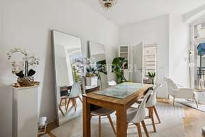 3-Zimmer-Altbauwohnung am Hackeschen Markt mit hohen Decken & französischem Balkon – Die vollständige Adresse der Immobilie erhältst du vom Anbieter., 10178 Mitte (Ortsteil), Berlin – Vorschaubild 2