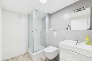 Luxus-MFH in Regensburg – kernsaniert, Garten, Pool & PV-Anlage auf Neubauniveau! – Die vollständige Adresse der Immobilie erhältst du vom Anbieter., 93055 Burgweinting-Harting, Regensburg – Vorschaubild 10