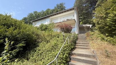 Freistehendes Ein-Zweifamilienhaus mit großzügigem Grundstück und Panoramablick