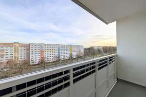 Sanierte 3-Raum-Wohnung mit Badewanne und Balkonkraftwerk – Dr.-Salvador-Allende-Straße 92, 9119 Kappel, Chemnitz – Vorschaubild 3