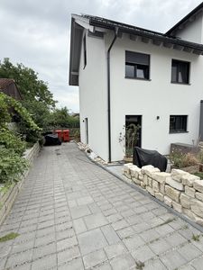 Haushälfte in Traumkulisse mit Südterrasse und 2 Stellplätzen