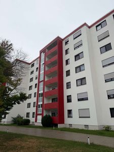 +++ helle 3-Zimmerwohnung mit großem Wohnzimmer und Loggia +++