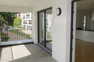 Bodentiefe Fenster - sehr helle, repräsentative 2 Zimmer Wohnung mit Einbauküche und Loggia – An der Lingenmühle 6, 41061 Gladbach, Mönchengladbach – Vorschaubild 3