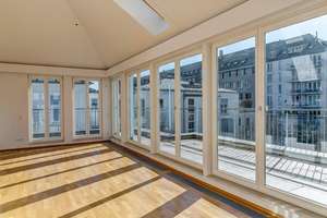 Lichtdurchflutete Penthouse-Wohnung mit Dachterrasse unweit der Münchener City – 81377 Am Waldfriedhof, München – Vorschaubild 3