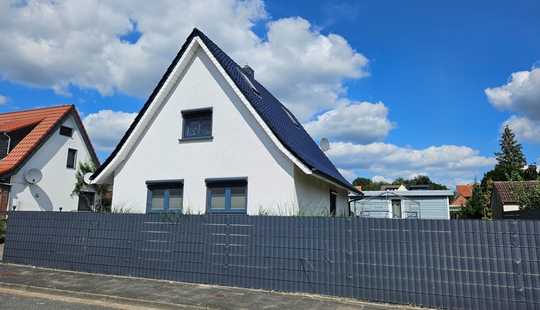 Bild von Einfamilienhaus mit allen Annehmlichkeiten die das Leben zu bieten hat - einziehen und wohlfühlen