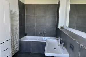 Exclusive, fully furnished apartment with water view - perfect for singles or couples – Am Hamburger Bahnhof 2A, 10557 Berlin – Vorschaubild 9