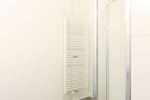 Exklusive Etagenwohnung mit großzügiger Loggia, hochwertiger Markenküche und zwei eleganten Bädern – Gref-Völsing-Strasse 29, 60314 Ostend, Frankfurt am Main – Vorschaubild 11