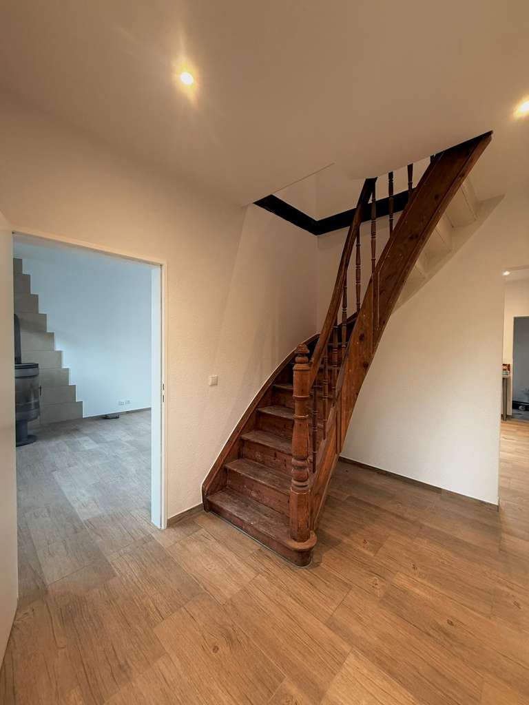 Immobilie in Steinburg - SANIERTES EINFAMILIENHAUS (BJ. 1963) IN RUHIGER LAGE MIT GARTEN UND TERRASSE - Bild 2