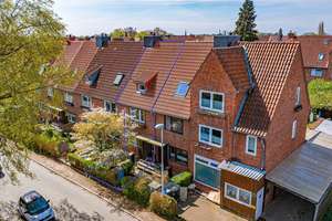 Modernisierungsbedürftiges Reihenmittelhaus mit 4 Zimmern in Kiel Elmschenhagen