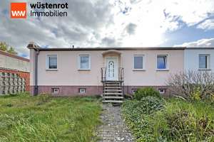 GROSSZÜGIGES WOHNEN AUF EINER EBENE MIT ÜBERDACHTER TERRASSE + GARAGE + VIEL PLATZ IM UNTERGESCHOSS – Die vollständige Adresse der Immobilie erhältst du vom Anbieter., 17087 Altentreptow – Vorschaubild 5