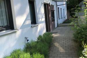 ALTERLANGEN ! Neuwertige, 2-Zimmer Erdgeschoßwohnung  mit Terrasse und TG Stellplatz in Toplage! – Lerchenbühl 51, 91056 Heiligenloh, Erlangen – Vorschaubild 2