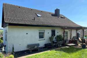 Groß, flexibel, individuell! Großes Einfamilienhaus mit Einliegerwohnung und PV Anlage bei Kassel! – Kassel (Kreis) – Vorschaubild 1
