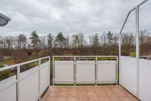+++ renovierte DG-Maisonette - sep. Zugang - S-Blk. mit Blick ins Grüne - inkl. EBK & Kfz-Stpl. +++ – Mercatorweg 57, 70439 Stammheim-Süd, Stuttgart – Vorschaubild 9