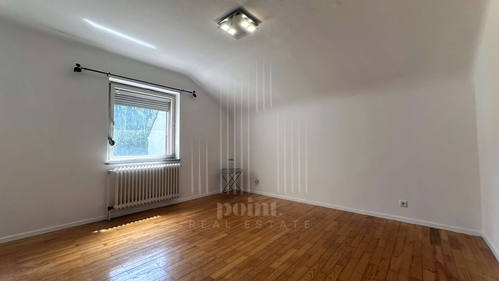 Immobilie in Altenkirchen - Großzügiges Einfamilienhaus mit Garten und Terrasse, voll unterkellert - Bild 1