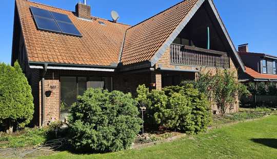 Bild von Geräumiges Zweifamilienhaus mit 3 Garagen in toller Lage von Wolfsburg Hehlingen!