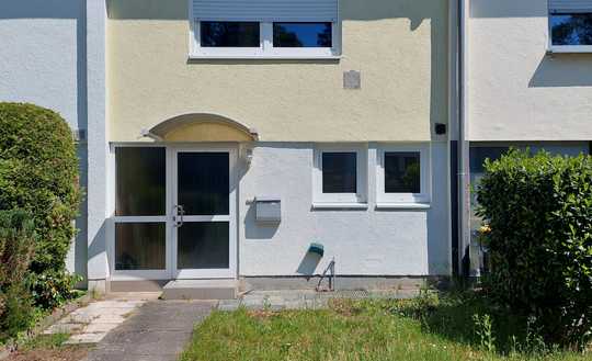 Familienfreundliches Reihenmittelhaus mit 5 Zimmern in Karlsruhe