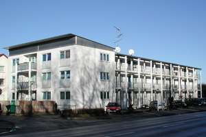 Großzügige 3 Zimmer Familienwohnung mit Balkon, Kinderarztpraxis im Haus
