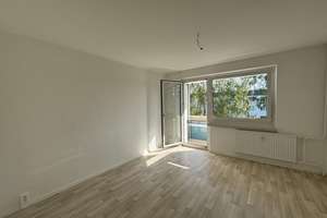Moderne 3-Raumwohnung mit Einbauküche und großer Loggia – Paul-Bertz-Straße 199, 9120 Helbersdorf, Chemnitz – Vorschaubild 3