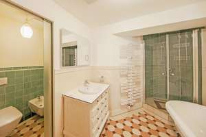Bezugsfreie 3-Zimmer-Altbau-Wohnung in bester Mitte-Lage mit EBK – Kleine Hamburger Straße 24, 10115 Mitte (Ortsteil), Berlin – Vorschaubild 6