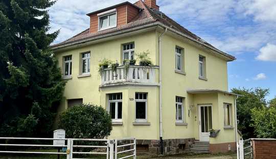 Bild von Attraktives Wohn- und Bauprojekt: kleines Haus mit großem Grundstück