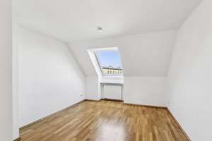 Zentrale Dachgeschosswohnung in Haidhausen bis 31.12. – Einsteinstraße 121, 81675 Steinhausen, München – Vorschaubild 4