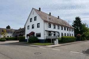 Eigentumswohnung im Hochparterre mit eigener Haustüre