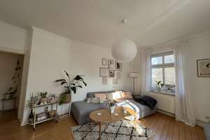 Schöne 3-Zimmer-Altbauwohnung mit großem Balkon in zentraler Lage in Hamburg-Eimsbüttel – Die vollständige Adresse der Immobilie erhältst du vom Anbieter., 20357 Eimsbüttel (Ortsteil), Hamburg – Vorschaubild 1