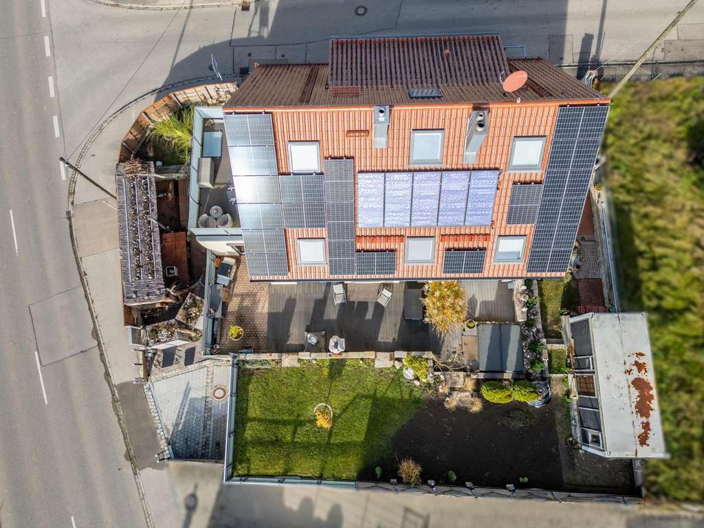 Immobilie in Neusäß - Exklusives Einfamilienhaus mit Einliegerwohnung - TOP Lage - Klasse A! 
PV-Anlage und Speicher! - Bild 1