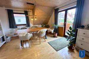 Wohnen auf der Alb, gemütliche 2,5-Zimmer-Wohnung mit Holzofen, Balkon und Stellplatz – Die vollständige Adresse der Immobilie erhältst du vom Anbieter., 72574 Bad Urach – Vorschaubild 2